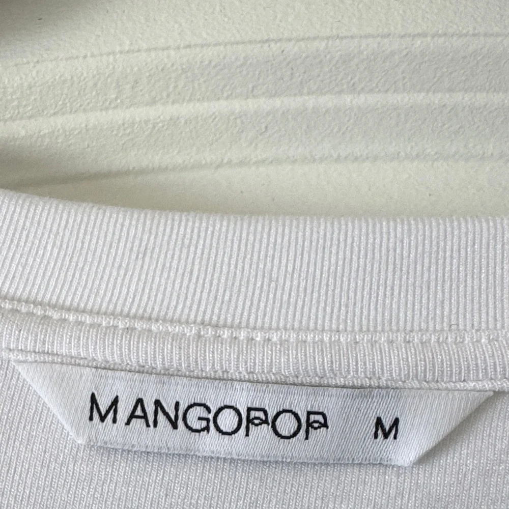 Elegant White V-Neck Long Sleeve Bodysuit - Picture 2 of 3